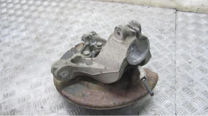 VOLVO V40 II Náboj pravý predný 12-17 39