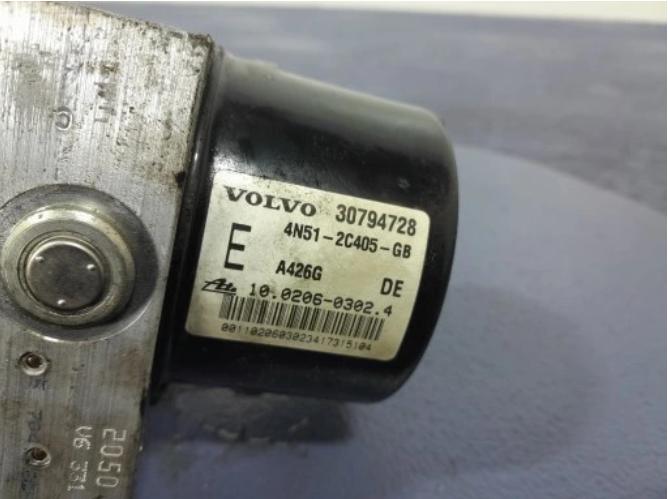 VOLVO V50 LIFT S40 II Pumpa ABS 30794728