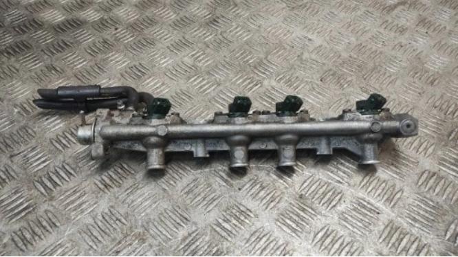 RENAULT ESPACE III 2.0 16V Vstrekovacia lišta 