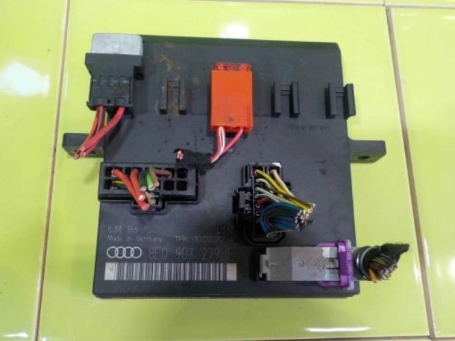 AUDI A4 B6 1.8 B 04r Modul riadiaca jednotka svetiel 8E0907279F