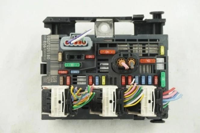 CITROEN, PEUGEOT Poistková skrinka - modul BSM 9807029180