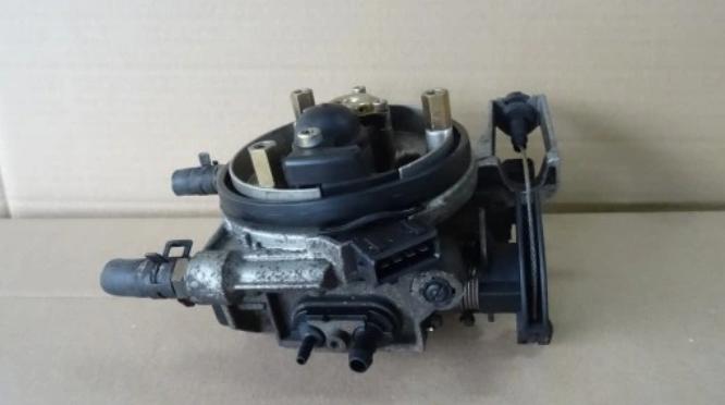 VW GOLF 3 III 1.6 8V Teleso vzduchovej škrtiacej klapky 0132008601