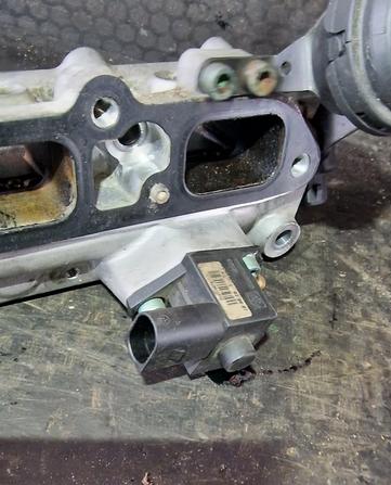 VW Golf IV 1.6 FSI BAD Snímač ventil 036906336 0261540005