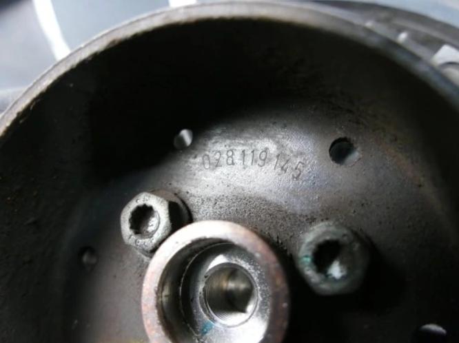 VW PASSAT B5 1.9 TDI Ventilátor chladenia 028119145