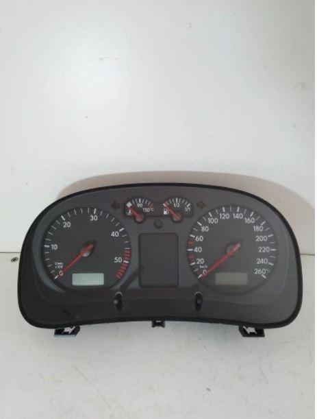 VOLKSWAGEN GOLF IV 1.9 TDI ALL/W/5 Prístrojová doska 1J0920806G