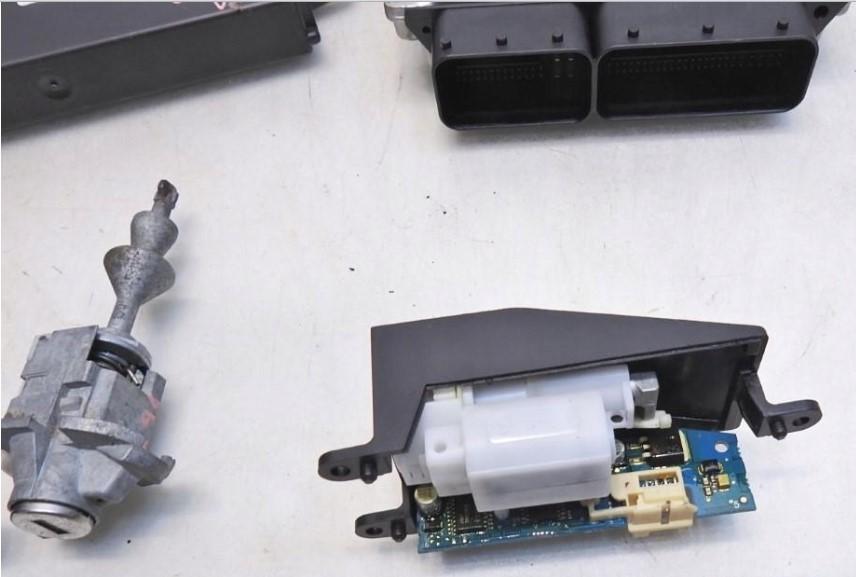 Bmw 3 e90 2005-2013 2.0d 163 HP automatic 120 kW 1995 cm3 Jednotka riadiaca 7803373 0281013501 6943834 5WK49513CBR