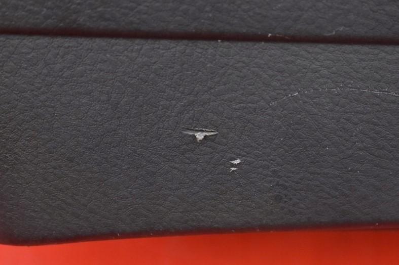 TOYOTA AVENSIS (_T25_) 2003 - 2008 2.0 D-4D (CDT250_) 85 kW Lakťová opierka