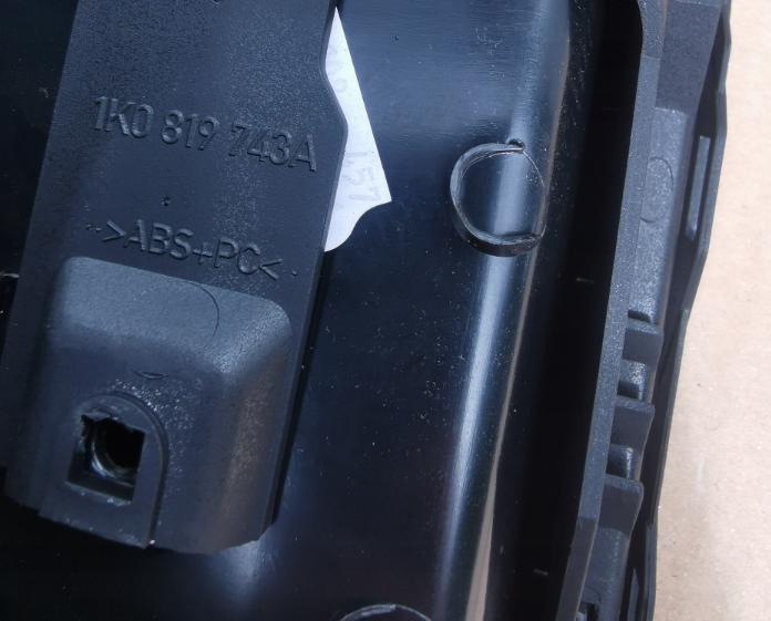 VW GOLF V 5 stredová mriežka topenia 1K0819743A