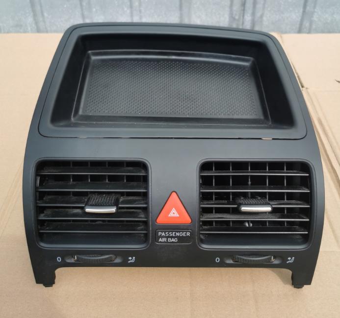 VW GOLF V 5 stredová mriežka topenia 1K0819743A