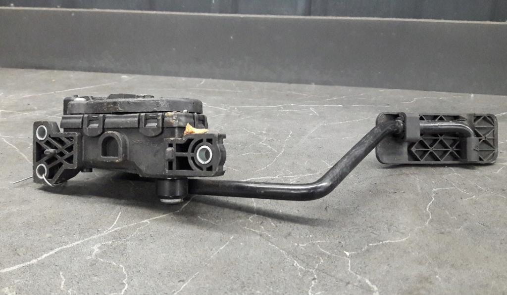 opel agila a 1.2 pedál  4940083E50 , 9204284CN