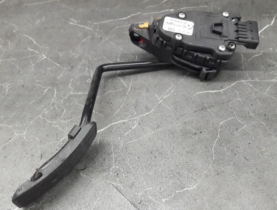 opel agila a 1.2 pedál  4940083E50 , 9204284CN