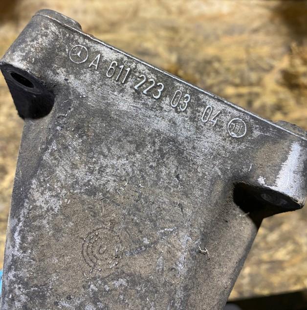 MERCEDES BENZ SPRINTER 2t 901 902 208 CDI OM 611.987 manual Uchytenie motor A6112230304