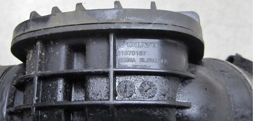 VOLVO V 40 II 2014 140kW II 1969 Rúra hadice trubka vzduchu 31370187