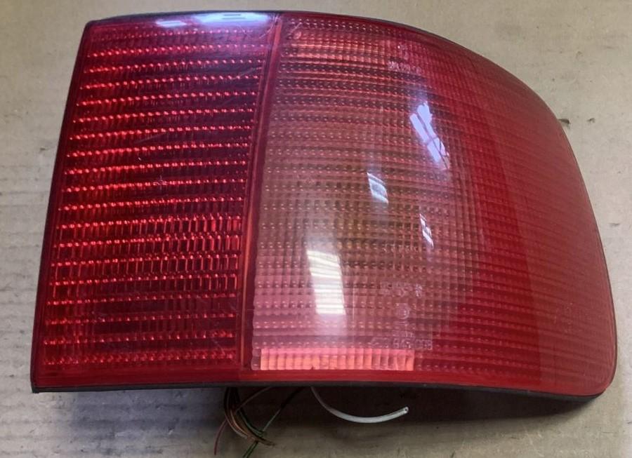 Audi A8 D2 2000 LIFT SEDAN 4D 4.2B V8 310KM 94-02 4200 Svetlo zad pravá 4D0945096
