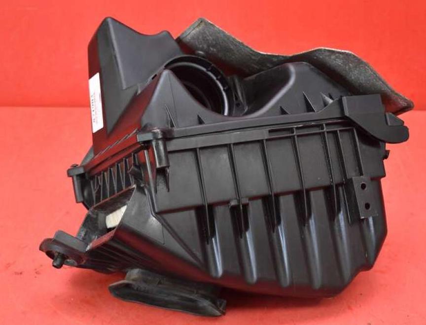 Audi A4 B7 obal filtra vzduchu 03G133837