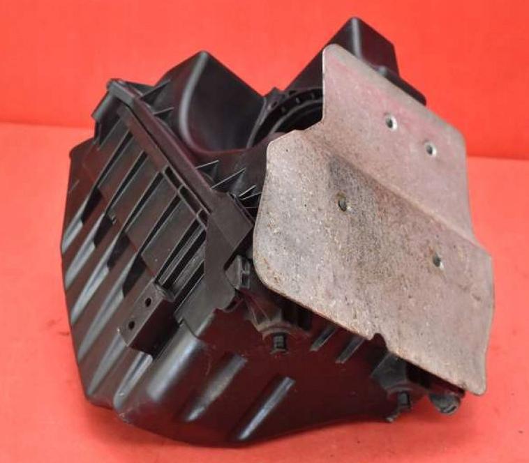 Audi A4 B7 obal filtra vzduchu 03G133837