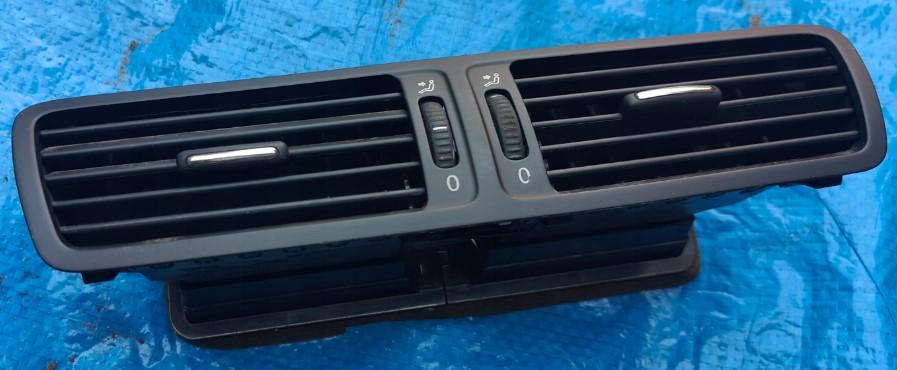 VW PASSAT B6 (3C2) 2005 - 2010 Mriežky kúrenia stredna 3C1819728F