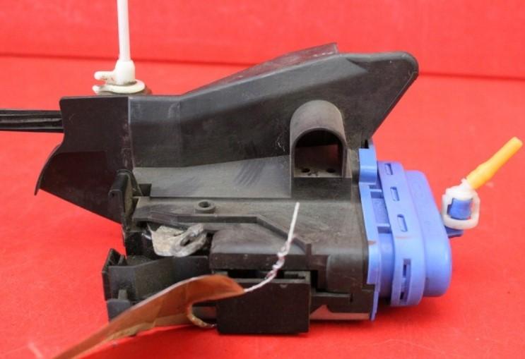 AUDI A4 B5 Zámok Dvere ľavy zadný 8D0839015A 