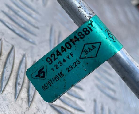 RENAULT CLIO IV 12-19 rúrka klimatizácie 924401488R (Rúrky klimatizácie)