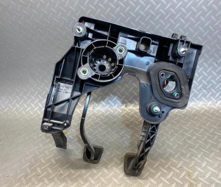 OPEL ASTRA J sedan 2012 - 2022   PEDÁLE manuálne 13366759 (Pedále) KOMPLET