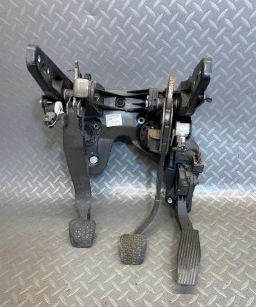 OPEL ASTRA J sedan 2012 - 2022   PEDÁLE manuálne 13366759 (Pedále) KOMPLET