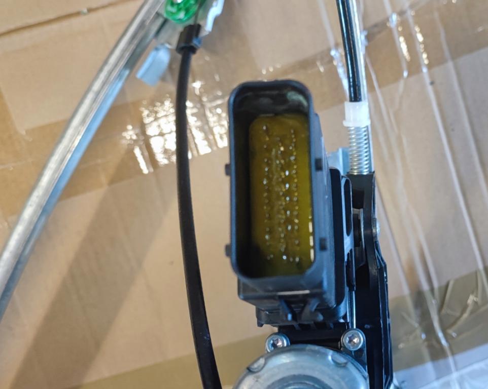 Mechanizmus sťahovania okna + motorček predný ľavý Škoda Octavia I FL 104411-302, 1U4959801D