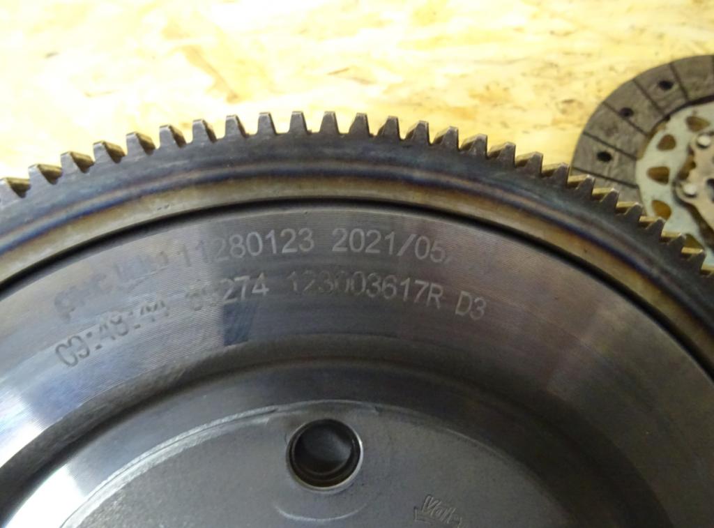 Renault Clio 2022 spojkova sada 302102441R 123003617R