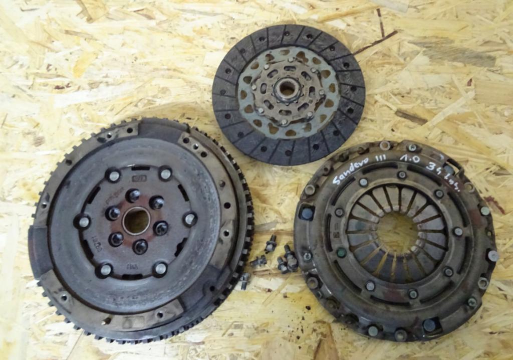 Renault Clio 2022 spojkova sada 302102441R 123003617R