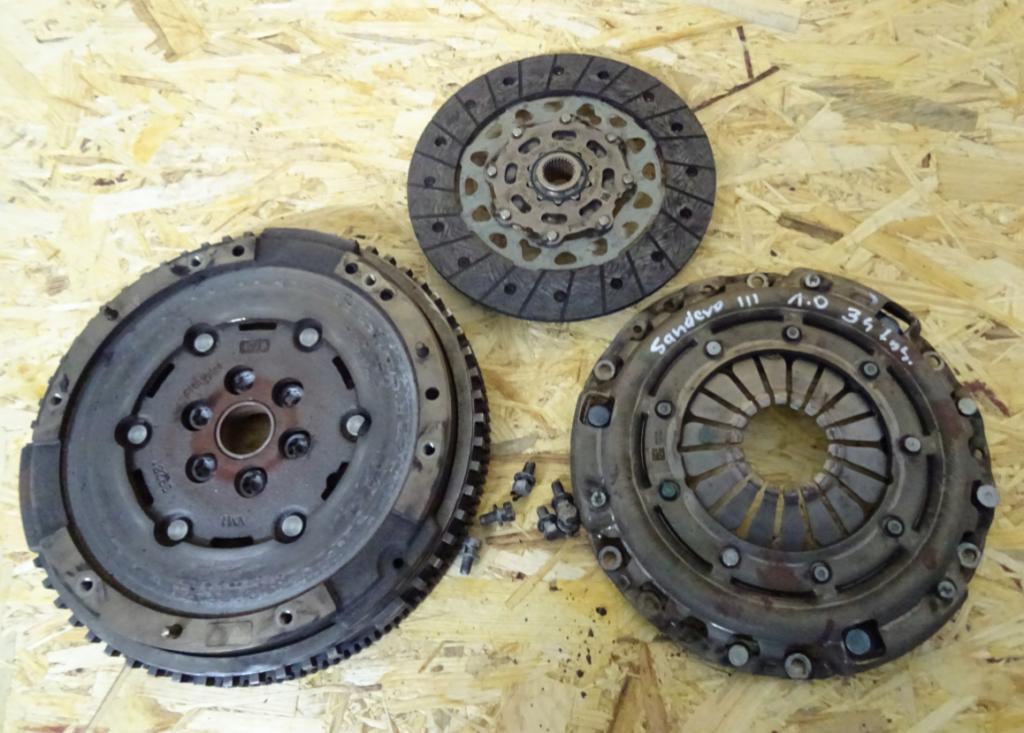 Renault Clio 2022 spojkova sada  302102441R 123003617R