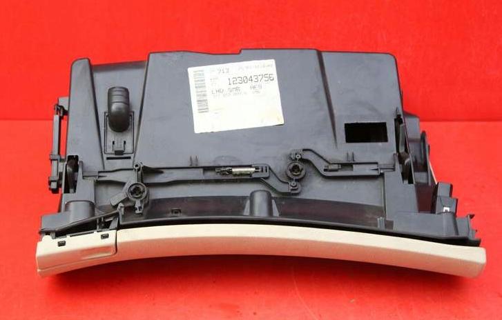 SKODA SUPERB II (3T4) 2008 - 2015    1.8 TSI 118 kW [160 KM] benzyna 2008 - 2015  Priehradka, kastlík spolujazdca 3T1857097B