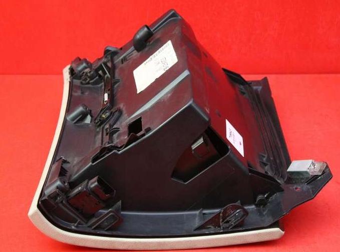 SKODA SUPERB II (3T4) 2008 - 2015    1.8 TSI 118 kW [160 KM] benzyna 2008 - 2015  Priehradka, kastlík spolujazdca 3T1857097B