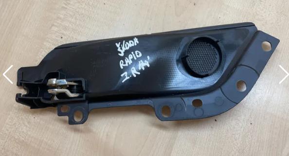 Skoda Rapid  Kľučka vnútorná predný pravá 5JB867012