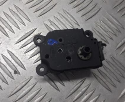 MERCEDES W203 Motorček kúrenia A2038201642