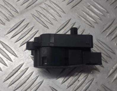 MERCEDES W203 Motorček kúrenia A2038201642