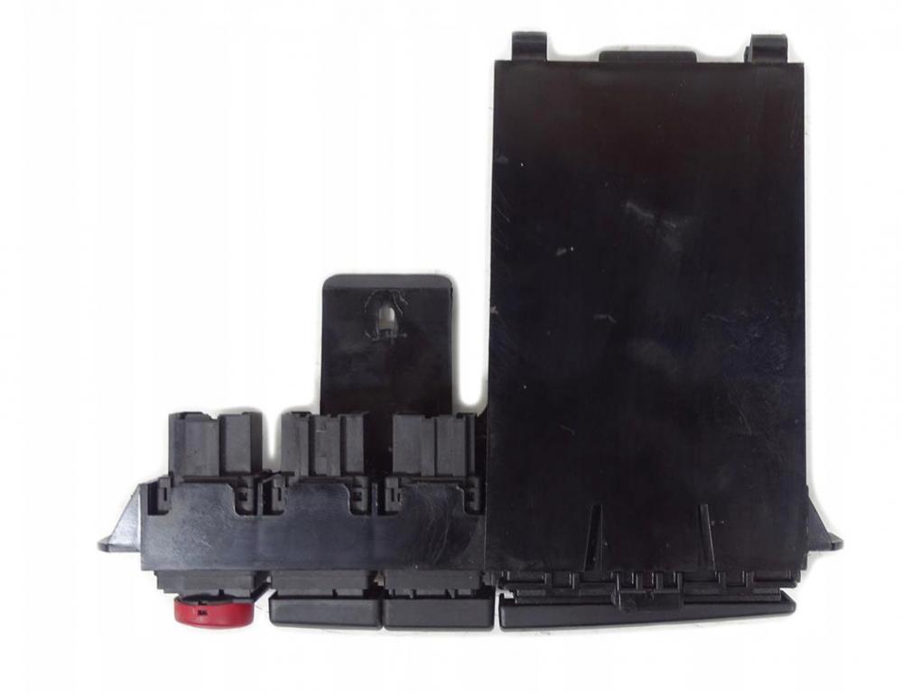 SEAT IBIZA III (6L1) 2002 - 2009    1.2 47 kW [64 KM] benzyna 2002 - 2006  Držiak na nápoje 6L1858815