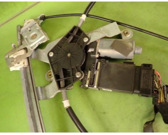 SKODA OCTAVIA I LIFT 04r  mechanizmus - motoček  lavy predny 104411-302 05074220