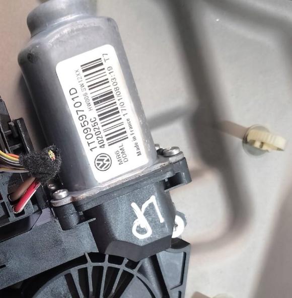 SKODA OCTAVIA II Motorček mechanizmus  okna predný ľavy 1K0959793J