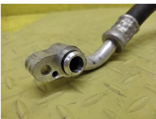 Toyota Avensis II T25 2.0D-4D  03-09  rúrka klimatizácie  (Rúrky klimatizácie)