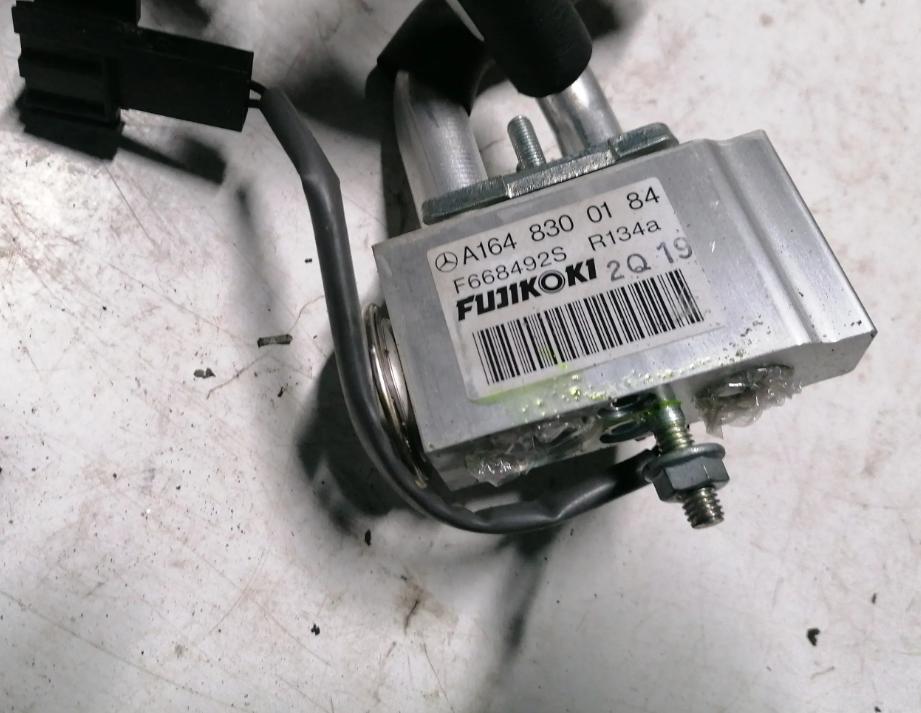 MERCEDES BENZ R R 500 Výhrevné teleso, radiátor kúrenia klimatizácie A1648300184