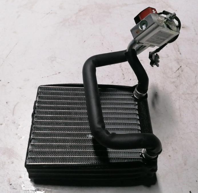 MERCEDES BENZ R R 500 Výhrevné teleso, radiátor kúrenia klimatizácie A1648300184