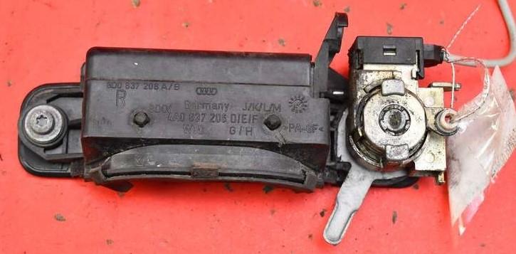 Audi A3 8L Kľučka predný pravá vonkajšia 8D0837208A
