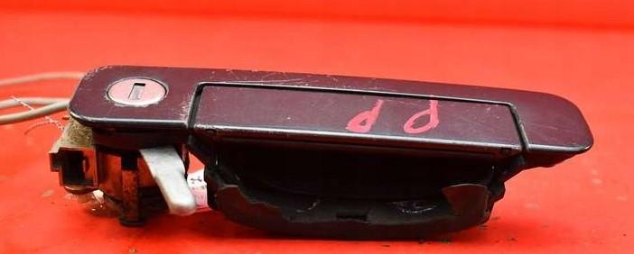 Audi A3 8L Kľučka predný pravá vonkajšia 8D0837208A