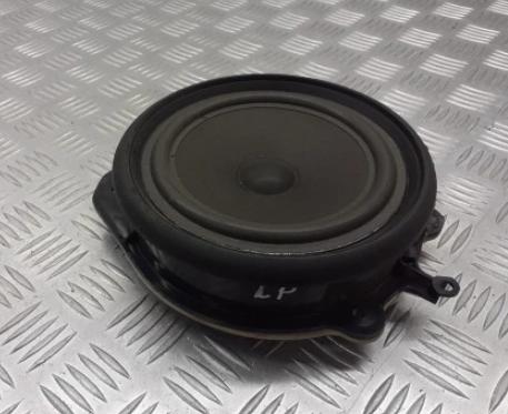 AUDI A4 B7  Reproduktor lavy predny  8E0035411