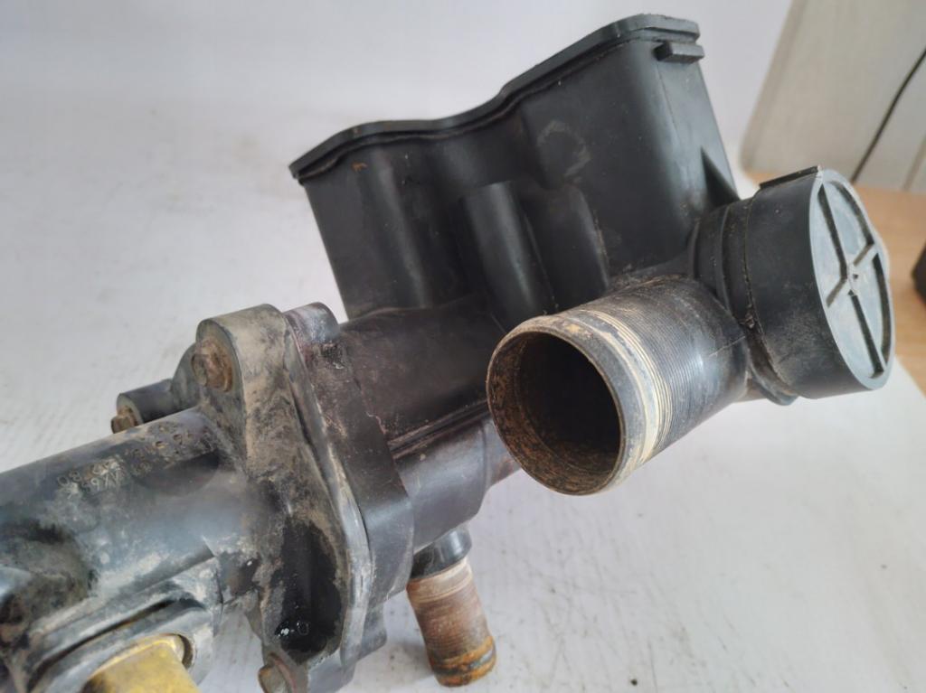 PEUGEOT VOLVO 2.0HDI Obal termostatu 9646439080