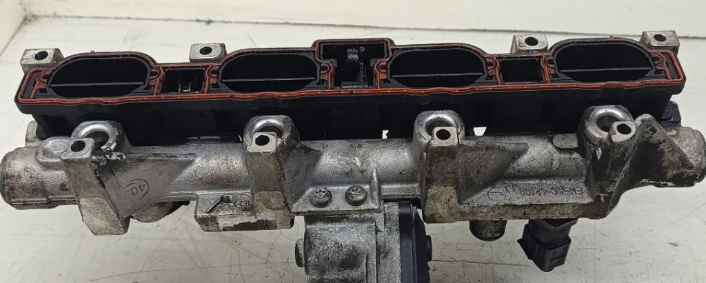 Audi A3 8P 2003-2012 2.0 16V FSI 150 HP manual 110 kW 1984 cm3  Potrubie sacie, sanie 06F133209