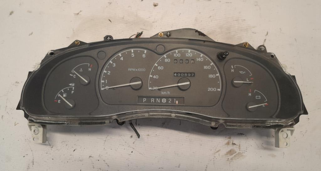 Ford Explorer II  1998 210KM 4WD 4.0B  Prístrojovka F87F-10C956-D F87F-10843-EM (Prístrojové dosky, displeje)
