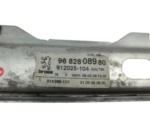 PEUGEOT 3008 5008  mechanizmus okná predné ľavý 9682808980
