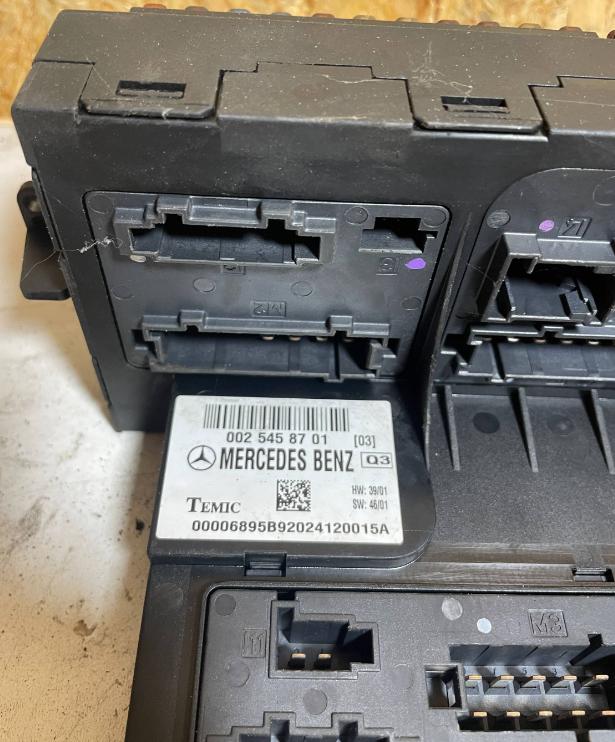 MERCEDES-BENZ KLASA E (W211) SEDAN 2002 130,00 E 270 CDI 177 - OM 647.961 2685,00 MODUL BSI 0025458701