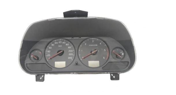 Volvo V40 I 1995-2004 1.9 DCI 116 HP  85 kW 1900 cm3  Prístrojovka