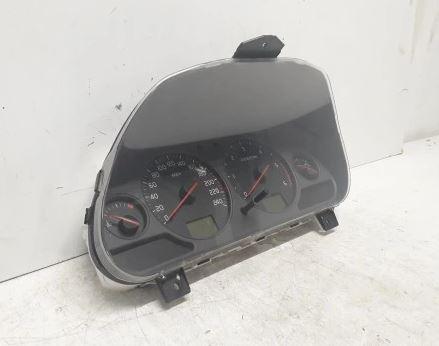 Volvo V40 I 1995-2004 1.9 DCI 116 HP  85 kW 1900 cm3  Prístrojovka